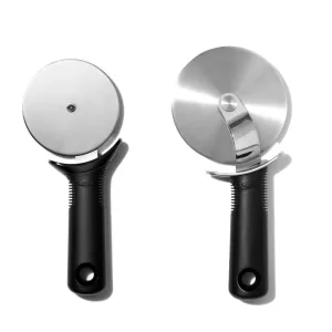 CORTADOR OXO PARA PIZZA DE ACERO INOXIDABLE 10 CM.